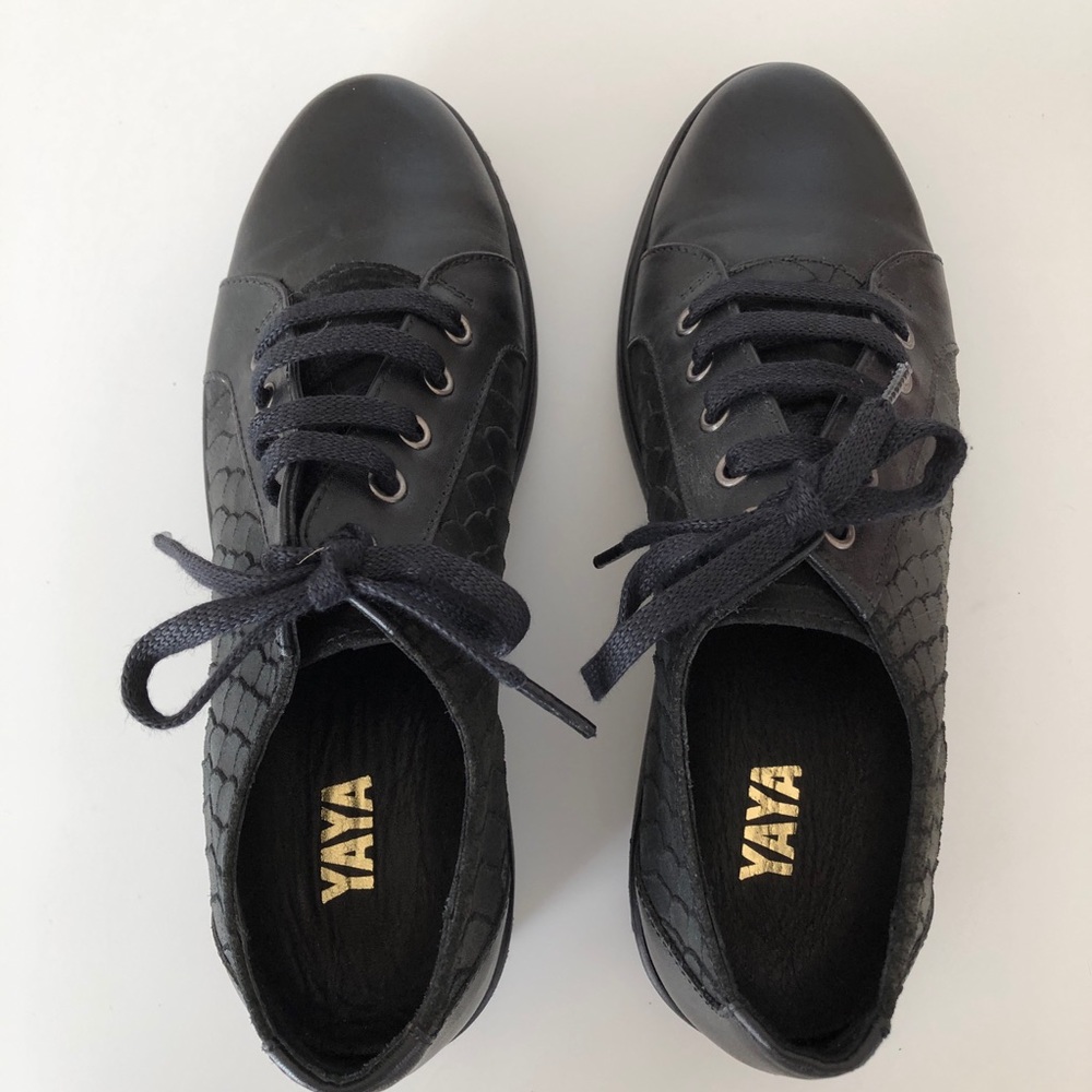 RETURN OK. NWOT Black Leather Comfy Shoes - Picture 8 of 8